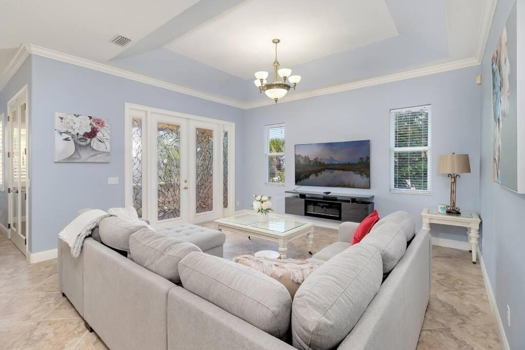 Photo of Livingroom in Englewood