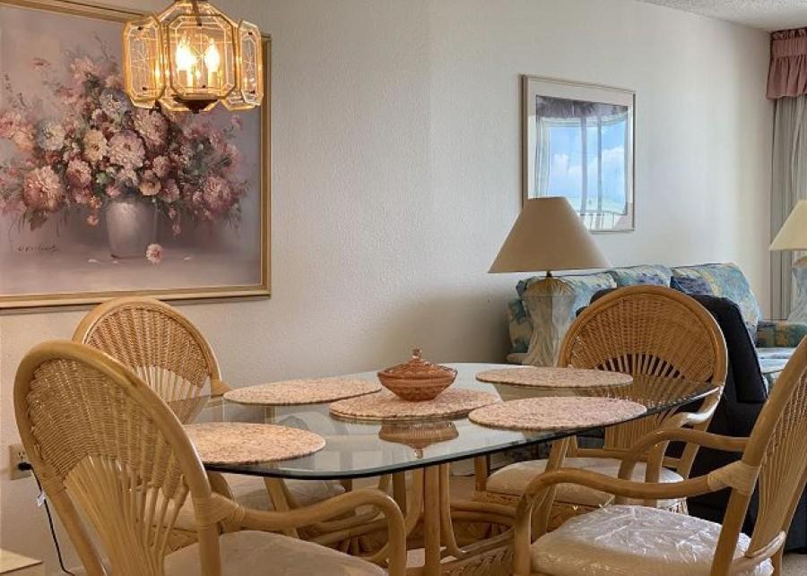 Photo of Livingroom in Mid Island