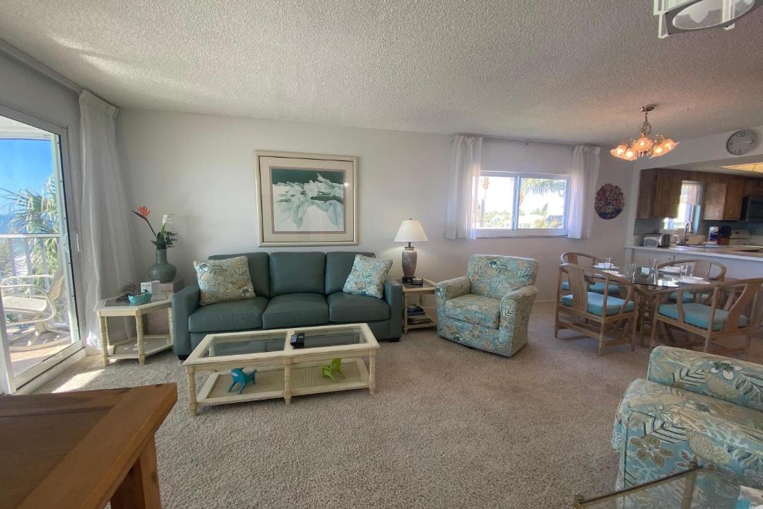 Photo of Livingroom in Mid Island