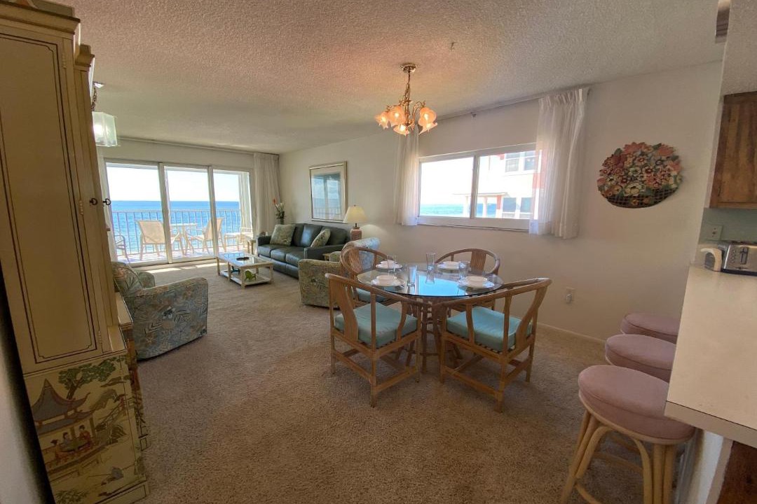 Photo of Livingroom in Mid Island
