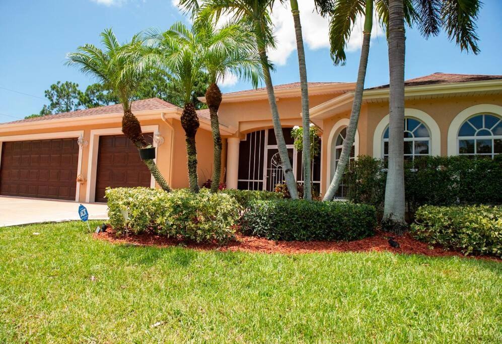 Photo of Buildings in Port Saint Lucie