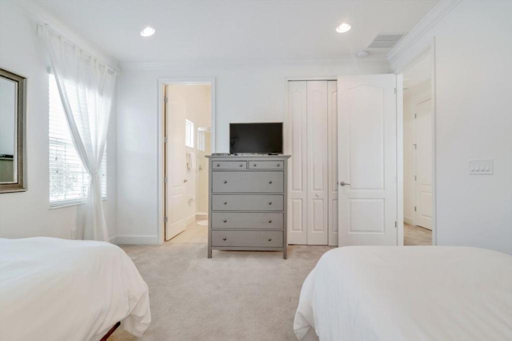 Photo of Bedroom in Bay Lake