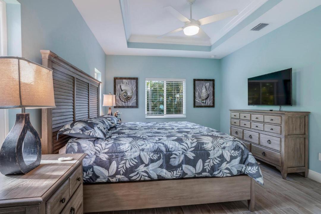 Photo of Bedroom in Mid Island