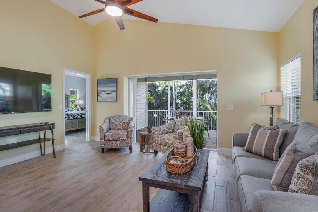 Photo of Livingroom in Mid Island