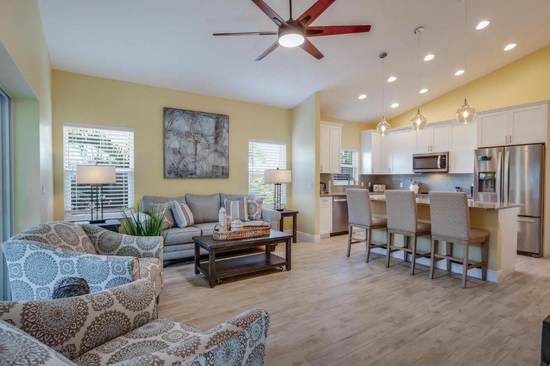 Photo of Livingroom in Mid Island