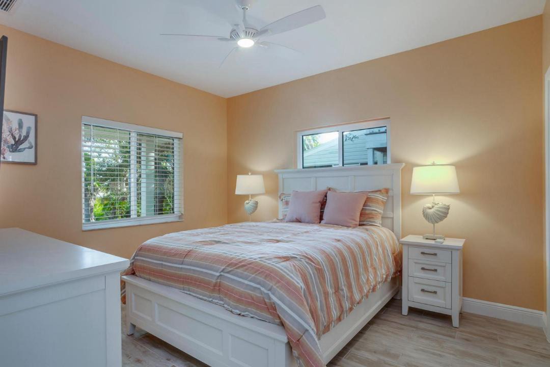 Photo of Bedroom in Mid Island