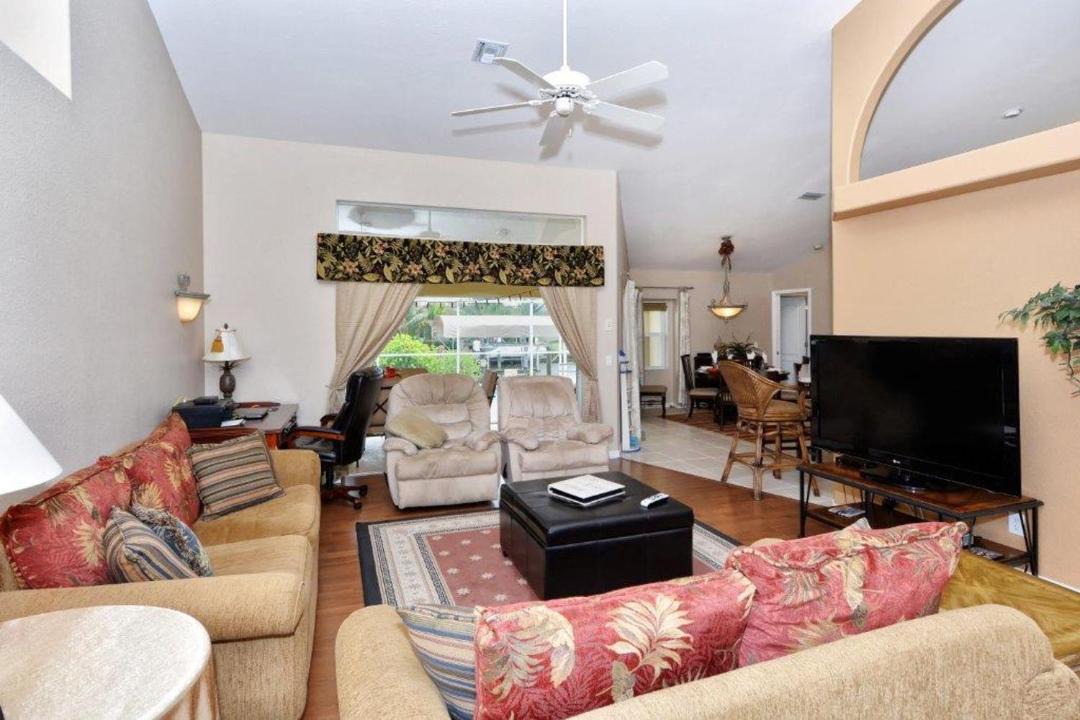 Photo of Livingroom in South Gulf Cove