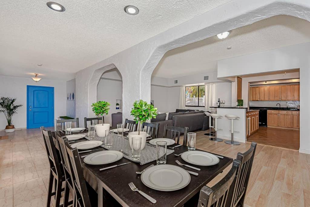 Photo of Livingroom in North Bay Village