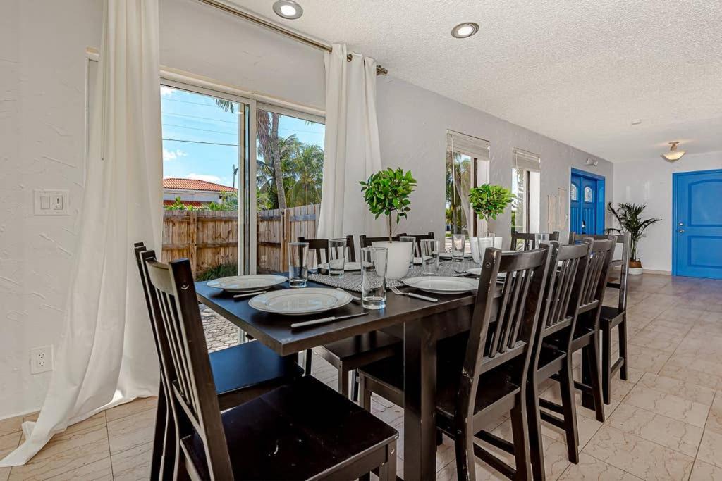 Photo of Livingroom in North Bay Village