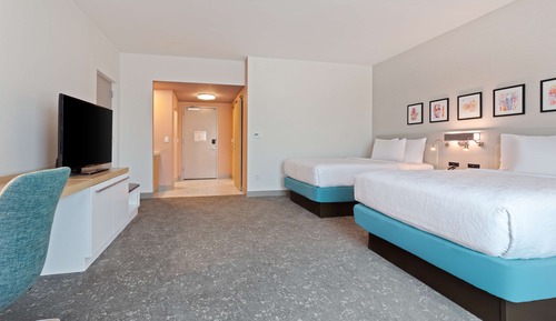 Room, 2 Queen Beds, Bathtub
