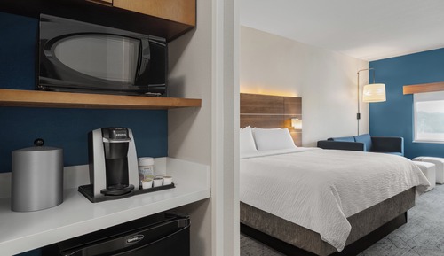 Suite, 1 King Bed, Accessible (Communication Accessible)