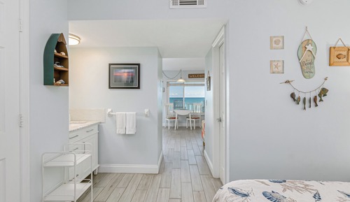 Room, 2 Twin Beds, Balcony, Oceanfront (2nd Floor)