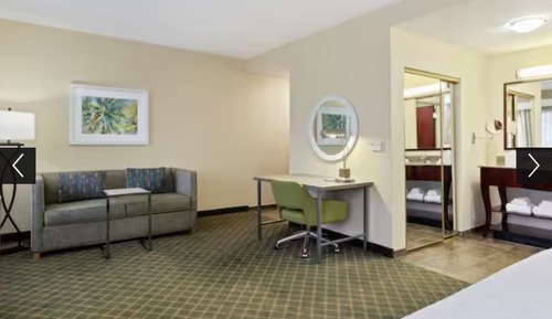 Studio, 1 King Bed, Non Smoking, Kitchen