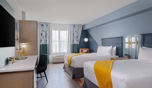 Standard Room, 2 Queen Beds, Accessible (Communications, Roll-In Shower)