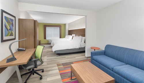 Suite, 2 Queen Beds, Mobility Accessible