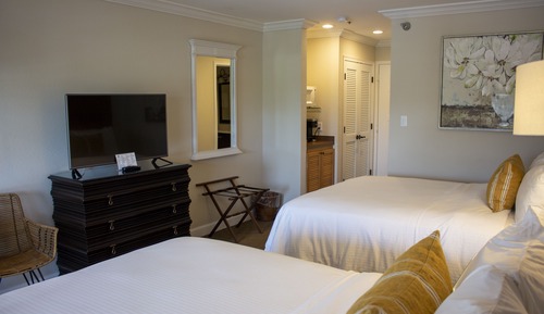 Standard Room, 2 Queen Beds, Non Lakeview, Non Smoking