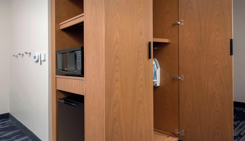 Room, 1 King Bed, Hearing Accessible (Roll-in Shower)