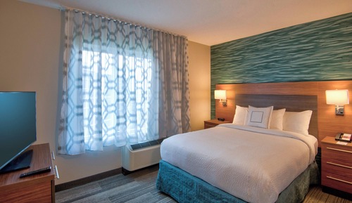 Suite, 1 Bedroom (Mobility/Hearing Access, Roll-In Shwr)