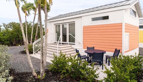 Bungalow, Patio, Lake View