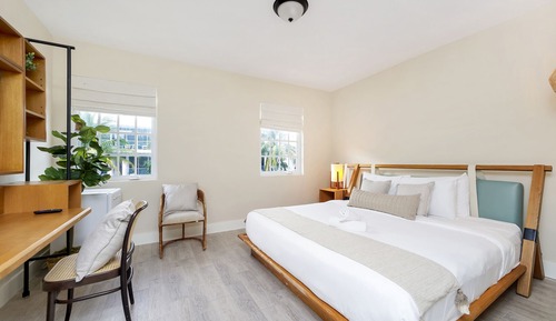 Superior Room, 1 King Bed, Private Bathroom (Self check-in)