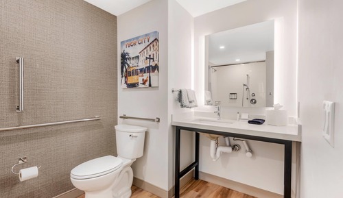 Room, 2 Queen Beds, Accessible, Non Smoking (Roll-In Shower)