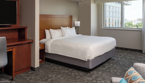 Executive Room, 1 King Bed, Courtyard View