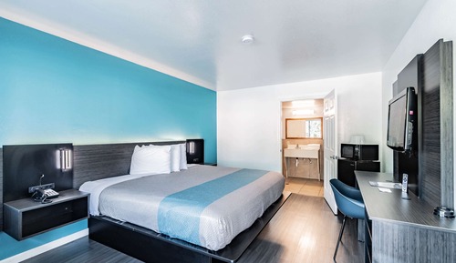 Deluxe Room, 1 King Bed, Non Smoking