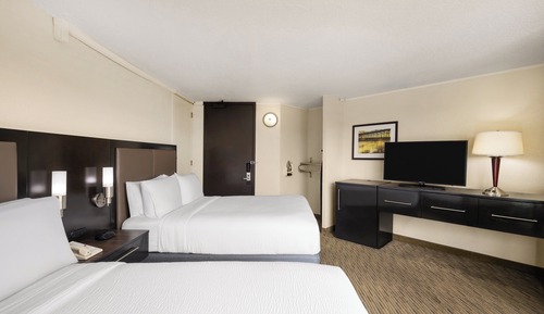 Standard Room, 2 Queen Beds, Accessible Bathtub (Communications, Mobility)