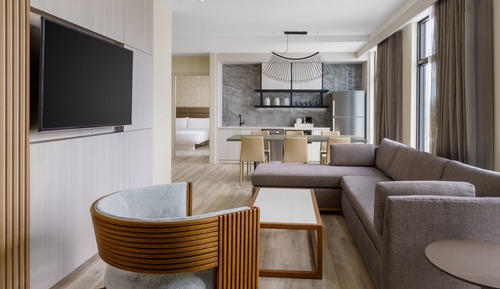 Suite, 1 King Bed with Sofa bed, Hearing Accessible (Accessible Bathtub)