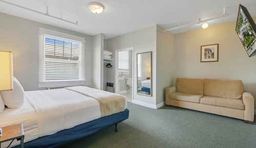 Deluxe Room, 1 King Bed with Sofa bed