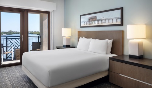 1-Bedroom suite King bed w/view