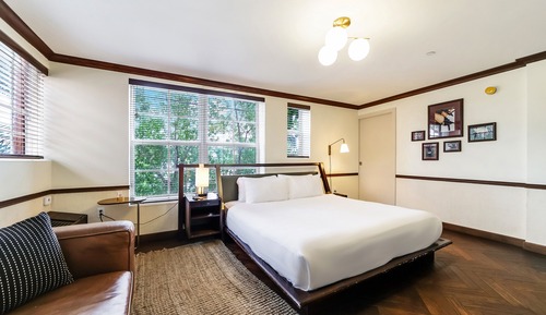 Deluxe Room, 1 King Bed, Private Bathroom (Self check-in)