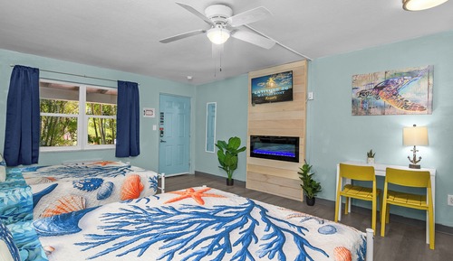 Deluxe Studio, 2 Queen Beds, Kitchenette, Garden View