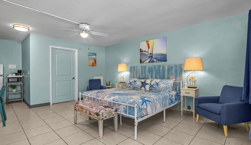 Deluxe Studio, 1 King Bed, Accessible, Garden View