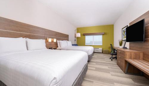 Queen Suite with Two Queen Beds