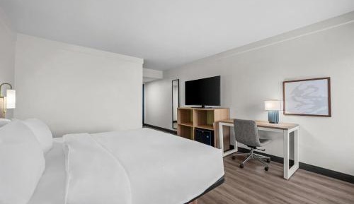 King Room with Mobility Accessible Tub