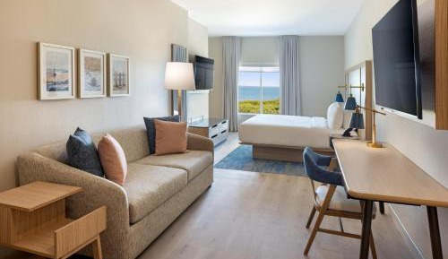 King Suite with Sofa Bed and Ocean View - Hearing Accessible
