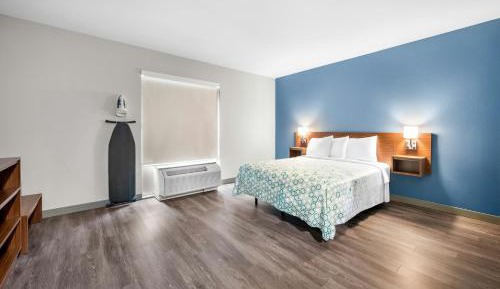 Studio Queen Room Disability Access Non-Smoking