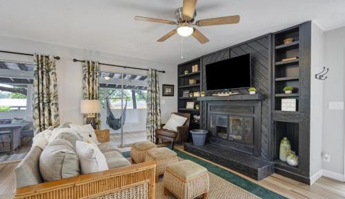 Three-Bedroom Apartment with Balcony