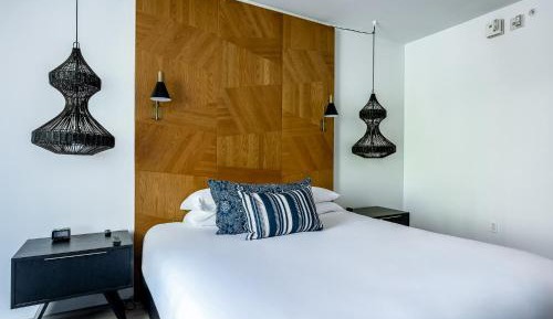 Superior Room - King Bed