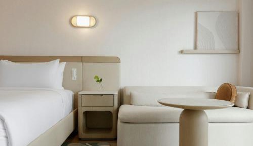 Deluxe Guest room, 1 King, Sofa bed, Balcony