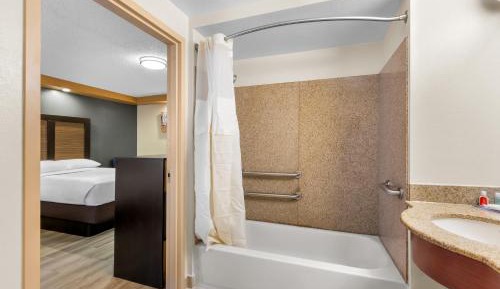 Double Room with Two Double Beds - Accessible/Non-Smoking