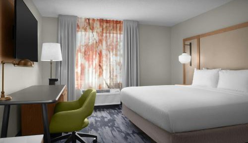 King Room with Roll-In Shower - Mobility Access/Hearing Accessible