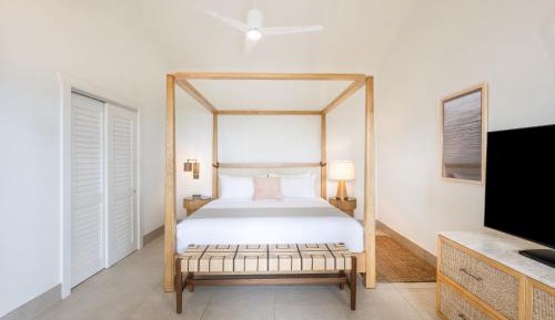 	1 King Bed Jr Suite Coco Plum Oceanfront