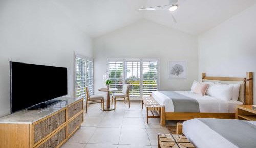 2 Queen Beds, Jr. Suite Sable Oceanfront