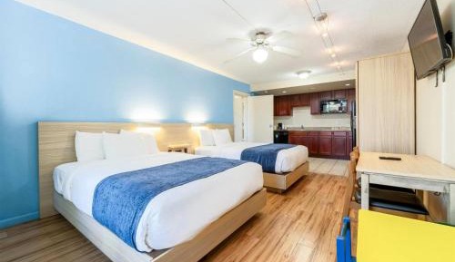 Queen Suite with Four Queen Beds - Non-Smoking