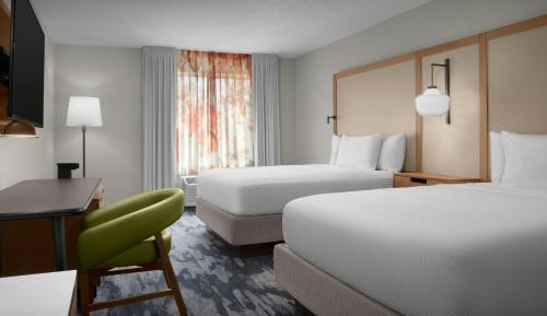 Queen Room with Two Queen Beds and Roll-In Shower - Mobility Access/Hearing Accessible