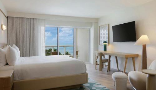 Guest room, 1 King, Balcony