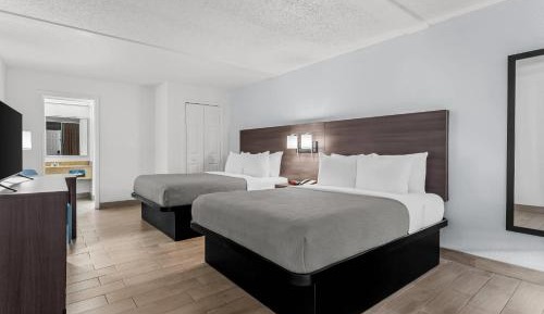 Queen Room with Two Queen Beds - Non-Smoking