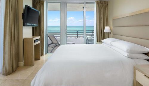 One-Bedroom King Suite - Oceanfront